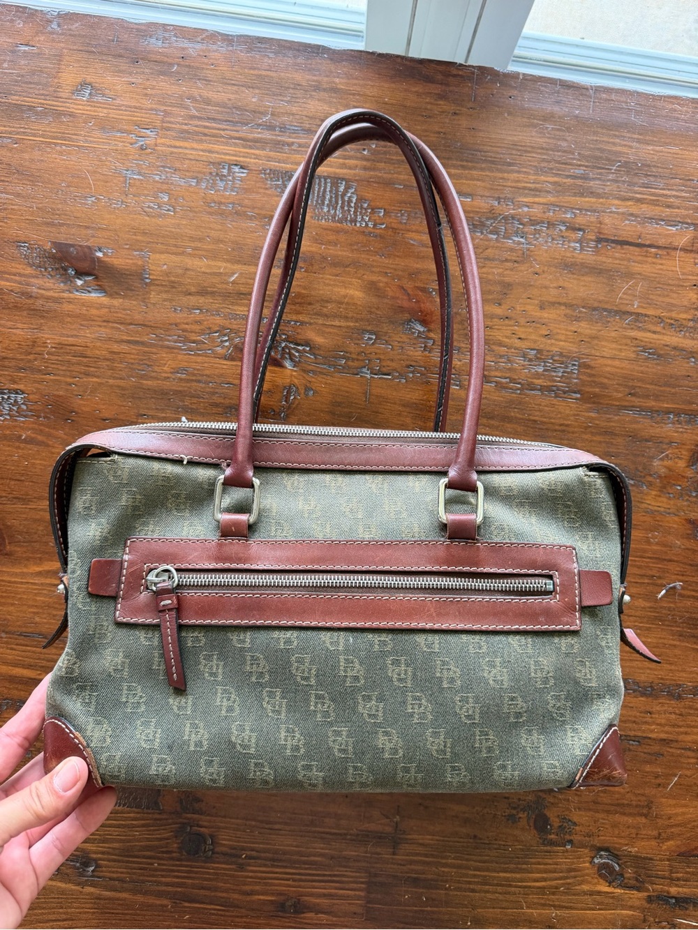 Vintage Dooney & Bourke hand bag, green DB logo pattern with brown leather - Picture 2 of 9